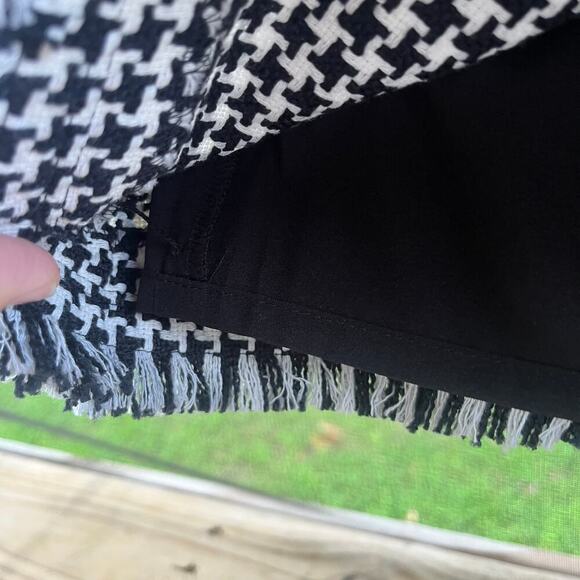 Talbots Black And White Tweed Mini Skirt Fringe Trim Size 2P - Picture 6 of 9